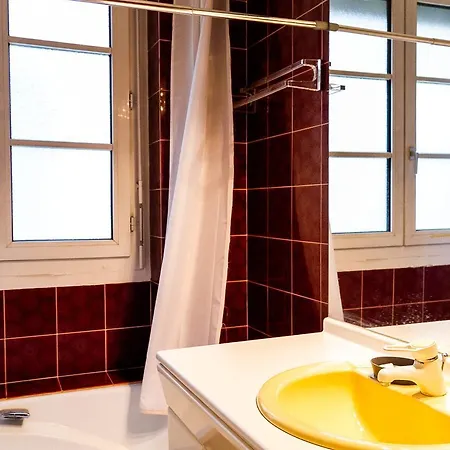 Апартаменты Charming Near Montmartre *