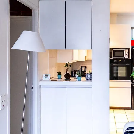 Charming Near Montmartre Апартаменты Париж