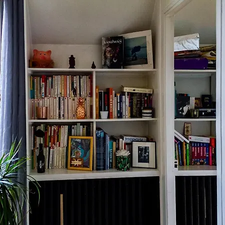 Апартаменты Charming Near Montmartre Париж