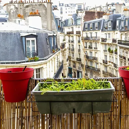 Charming Near Montmartre Париж