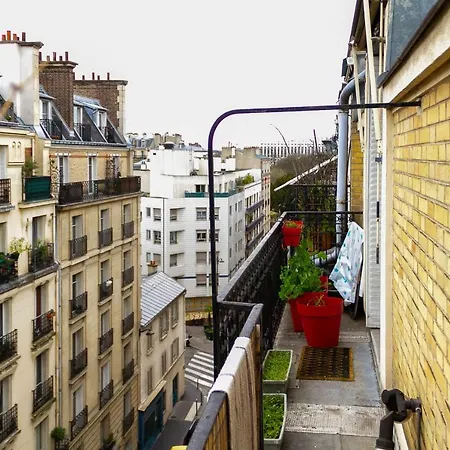 Апартаменты Charming Near Montmartre *